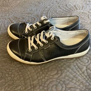 Joseph Seibel black leather shoes